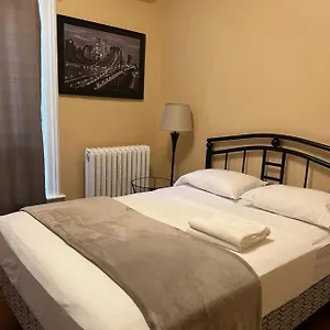 artwayne-guesthouse.niagara-fallshotels.com/